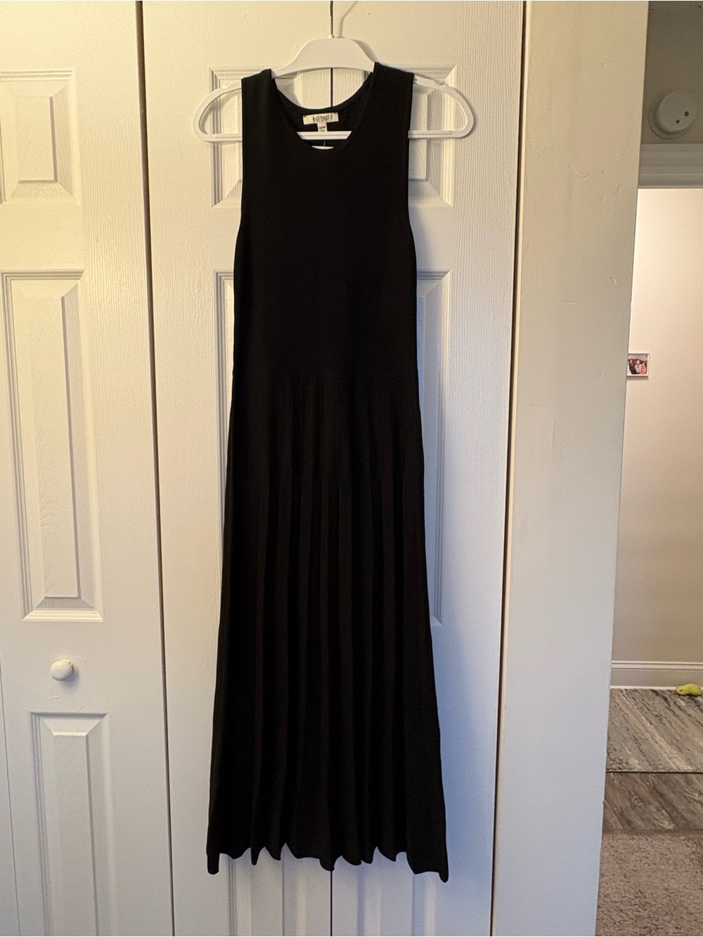 Women’s Black Sleeveless Maxi Dress with Pleated Skirt